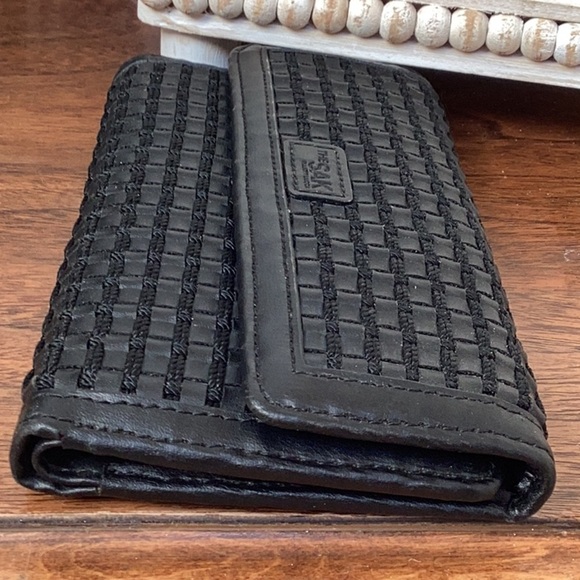 The Sak Black Woven wallet - Picture 7 of 16